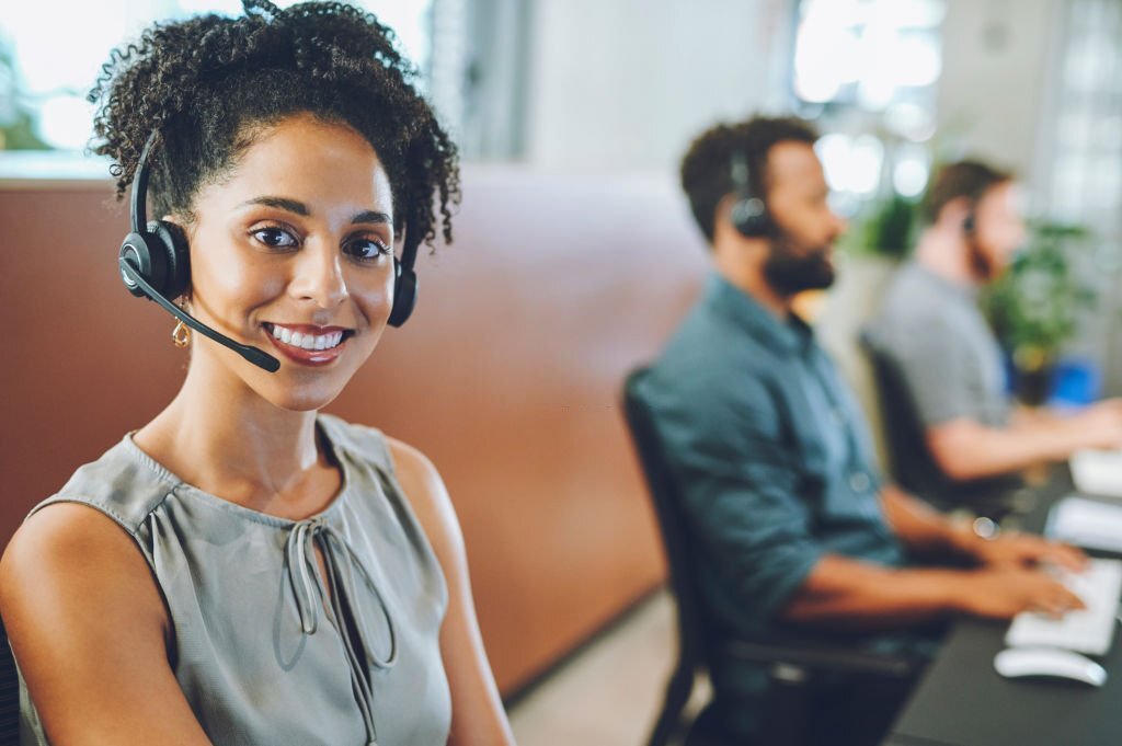 What are the benefits of outsourcing contact centre